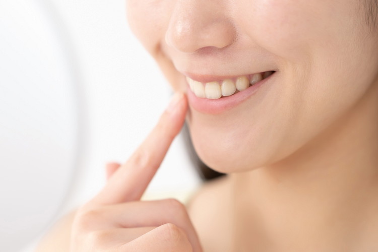 歯が白くなった女性