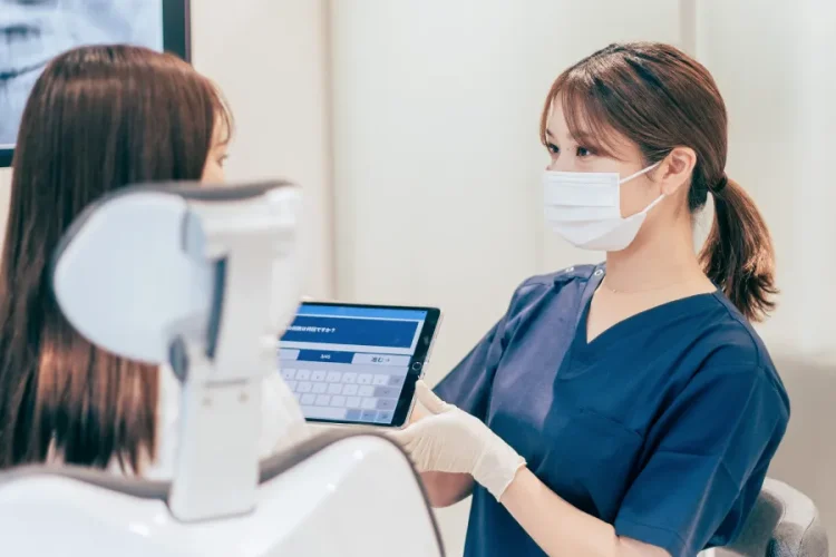 関内馬車道みなとまち歯科でのトランセントホワイトニングの治療説明